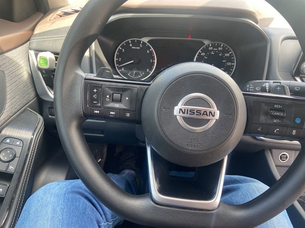 Used 2021 Nissan Rogue SV image 12