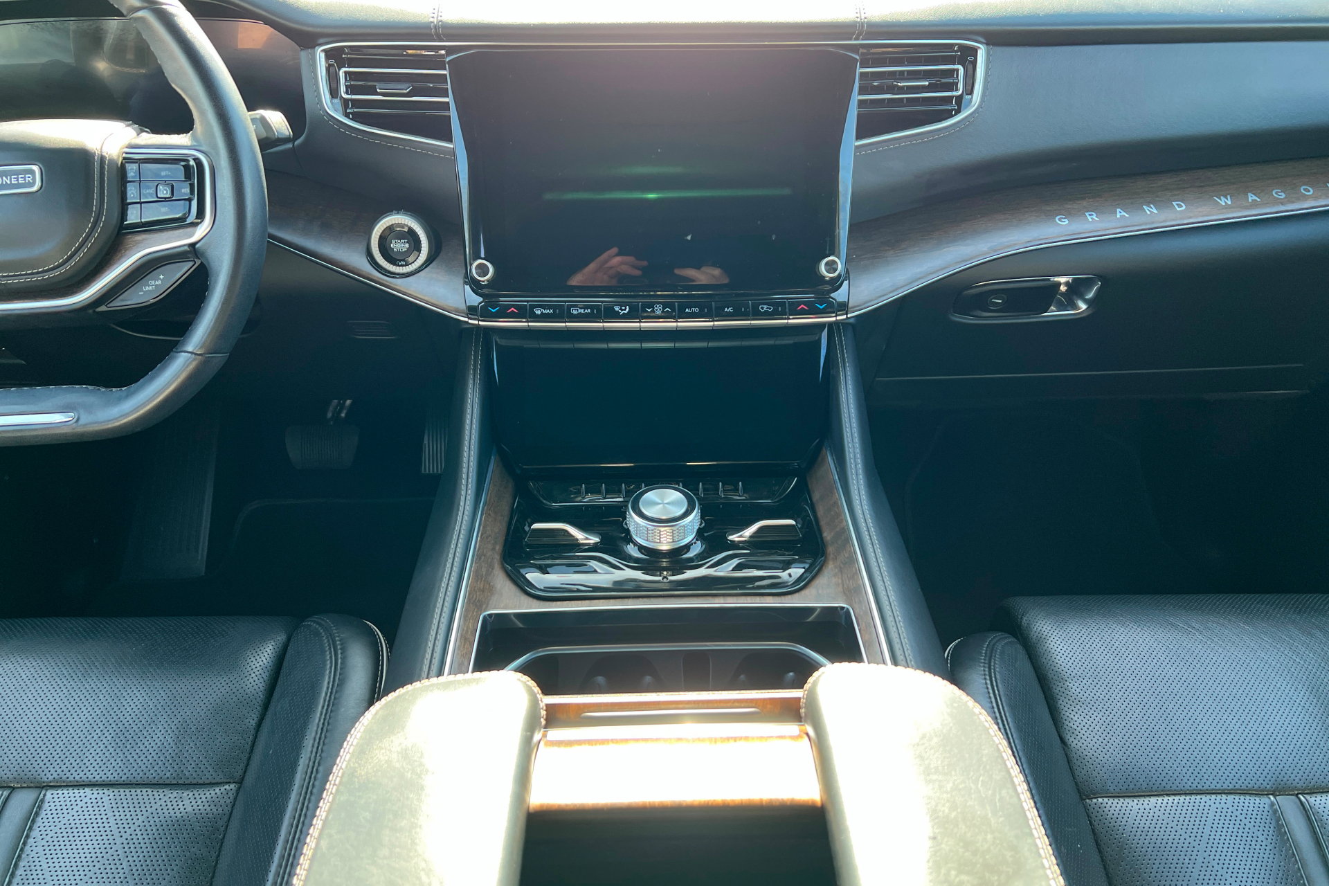 Used 2023 Jeep Grand Wagoneer L Series II image 13