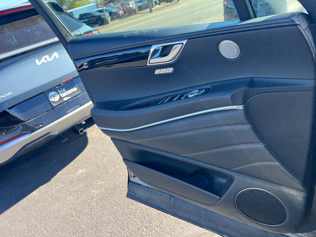 Used 2025 Genesis GV80 2.5T Standard AWD/4WD image 12