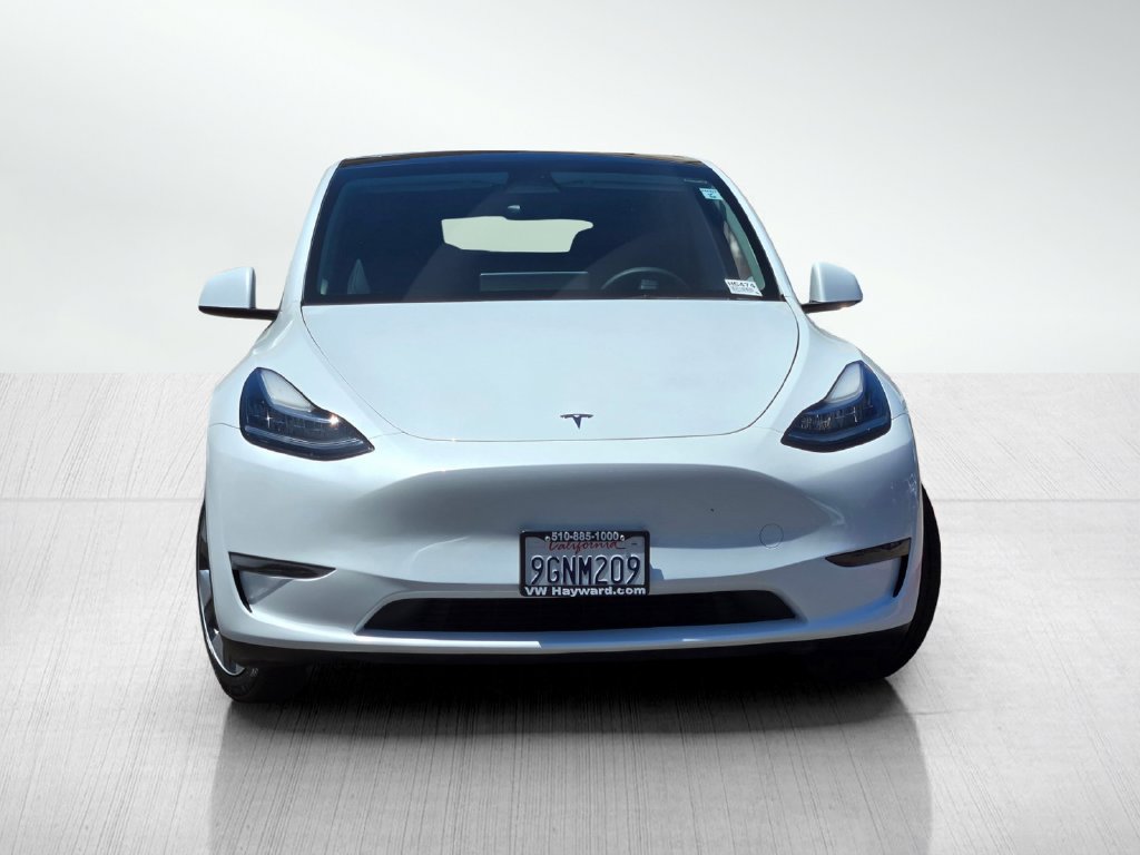 Used 2023 Tesla Model Y AWD image 3