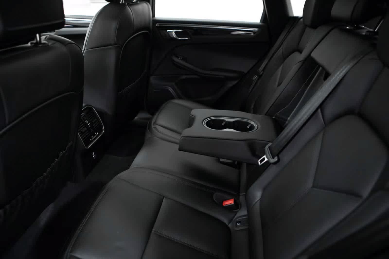 Used 2026 Porsche Macan AWD/4WD image 34