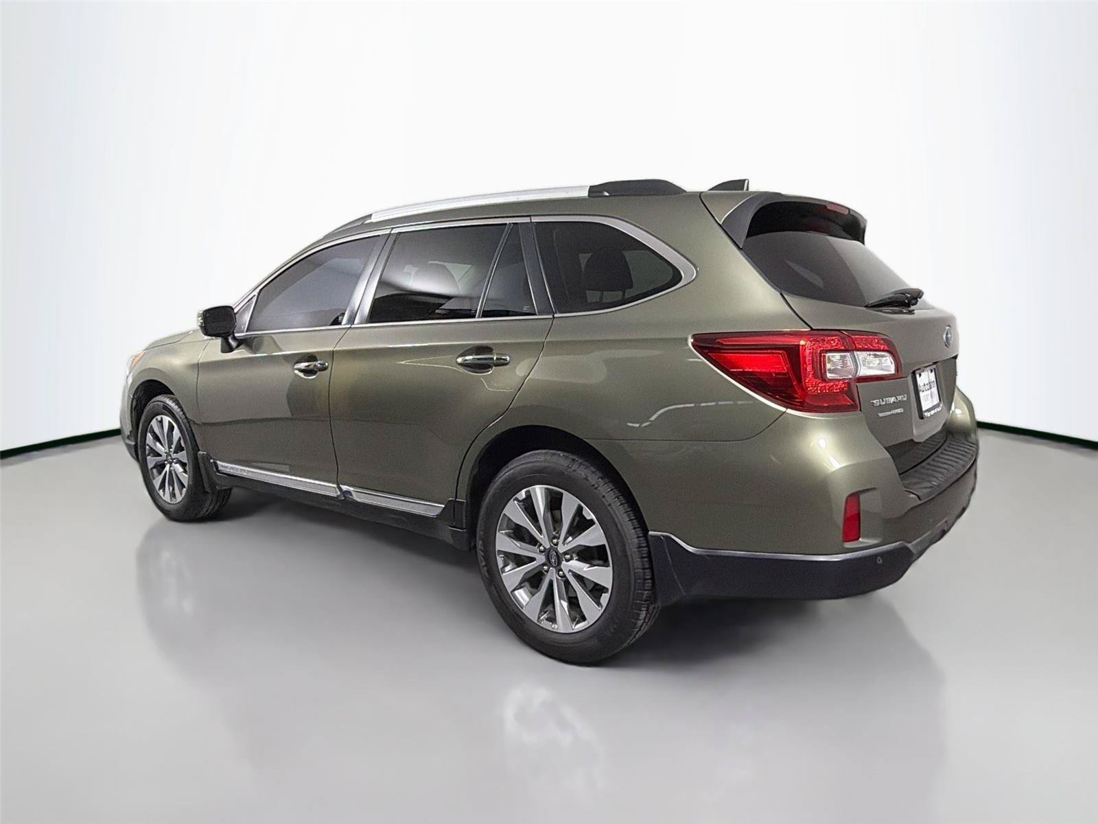 Used 2017 Subaru Outback 3.6R Touring w/ Popular Package #5A AWD/4WD image 7