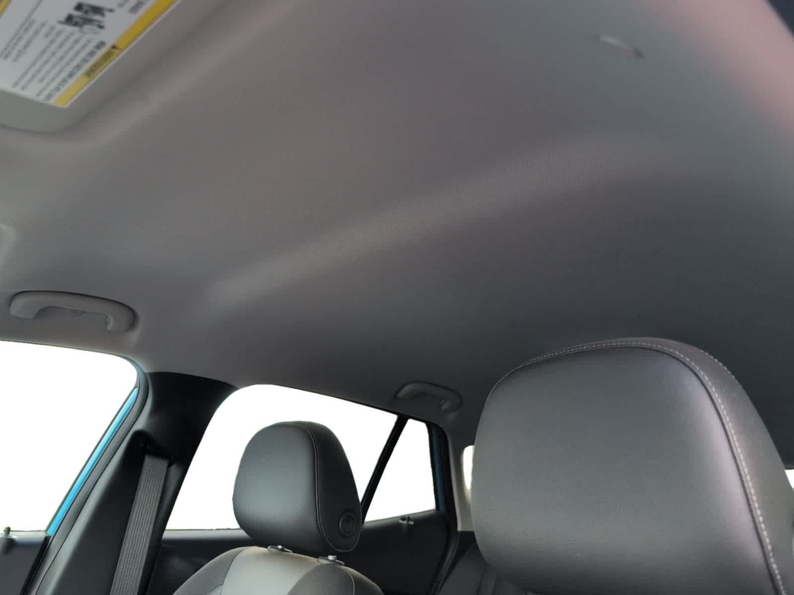 Used 2025 Chevrolet Trax LT w/ LT Convenience Package FWD image 12