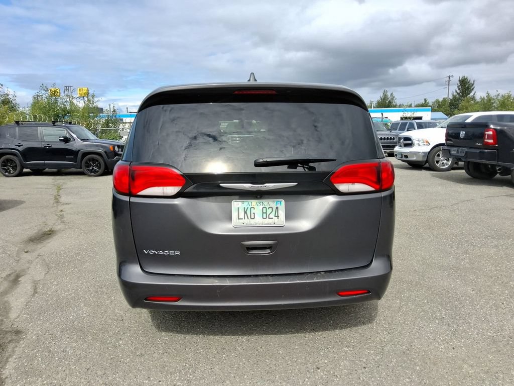Certified 2023 Chrysler Voyager LX FWD image 7