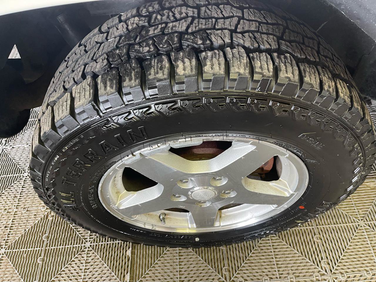 Used 2005 Jeep Grand Cherokee Limited AWD/4WD image 18