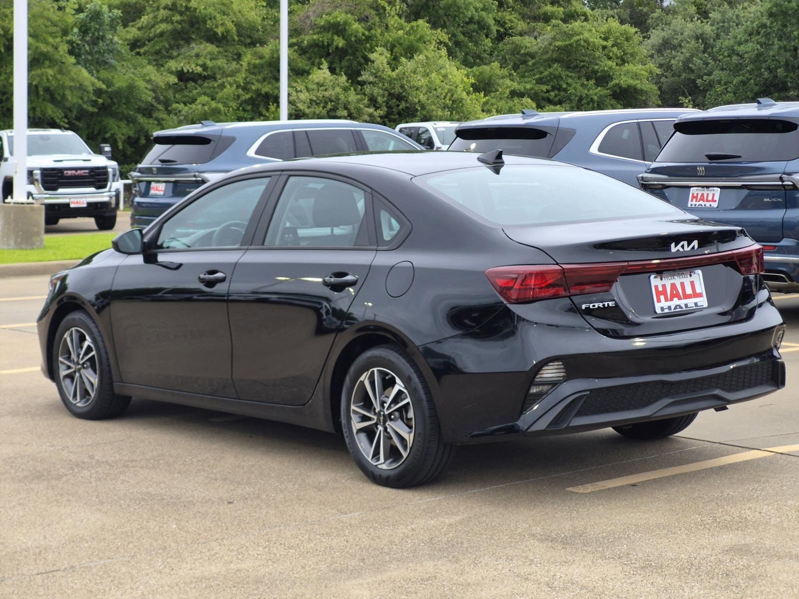 Used 2023 Kia Forte LXS FWD image 4