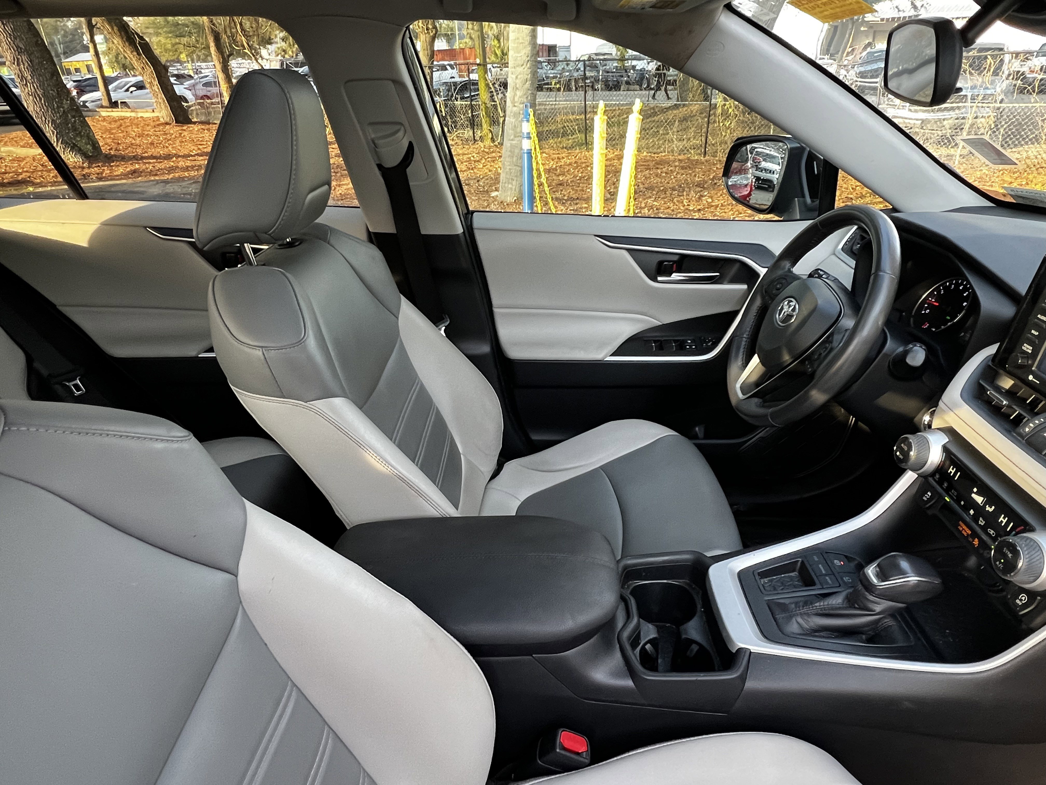 Used 2020 Toyota RAV4 XLE Premium image 48