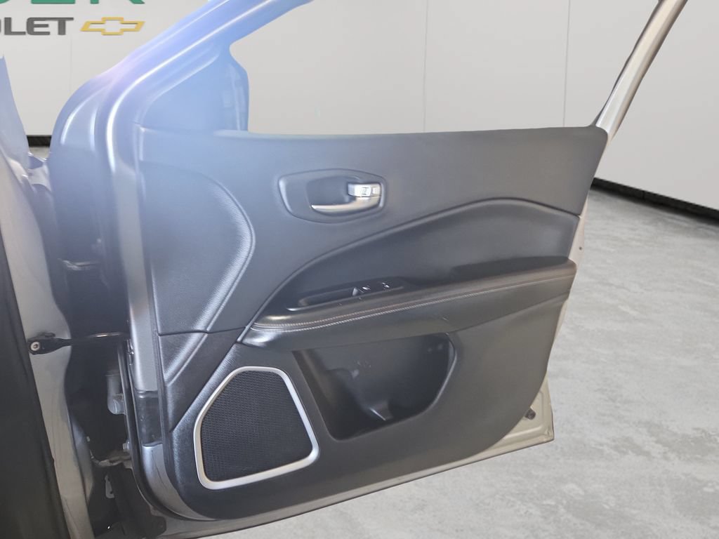Used 2018 Jeep Compass Latitude w/ Cold Weather Group AWD/4WD image 55