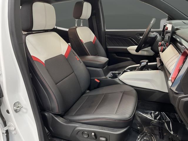 Used 2024 GMC Canyon AT4X image 32