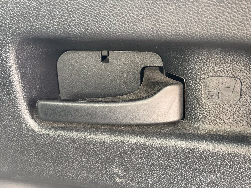 Used 2018 Honda CR-V LX image 9