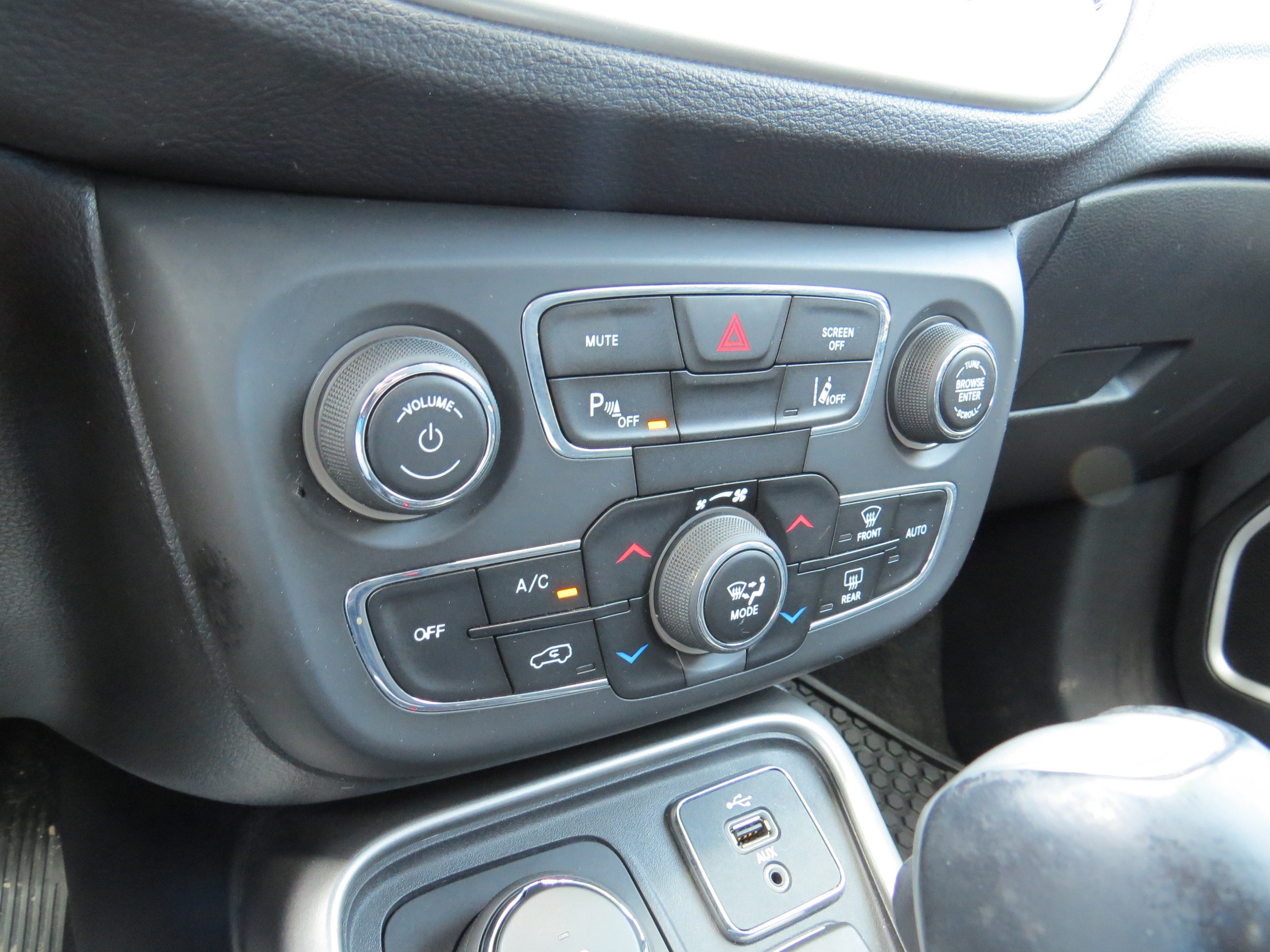 Used 2018 Jeep Compass Latitude w/ Popular Equipment Group AWD/4WD image 24