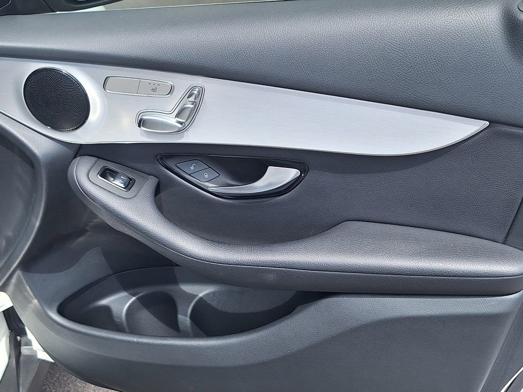 Used 2019 Mercedes-Benz GLC 300 4MATIC w/ Premium Package image 25