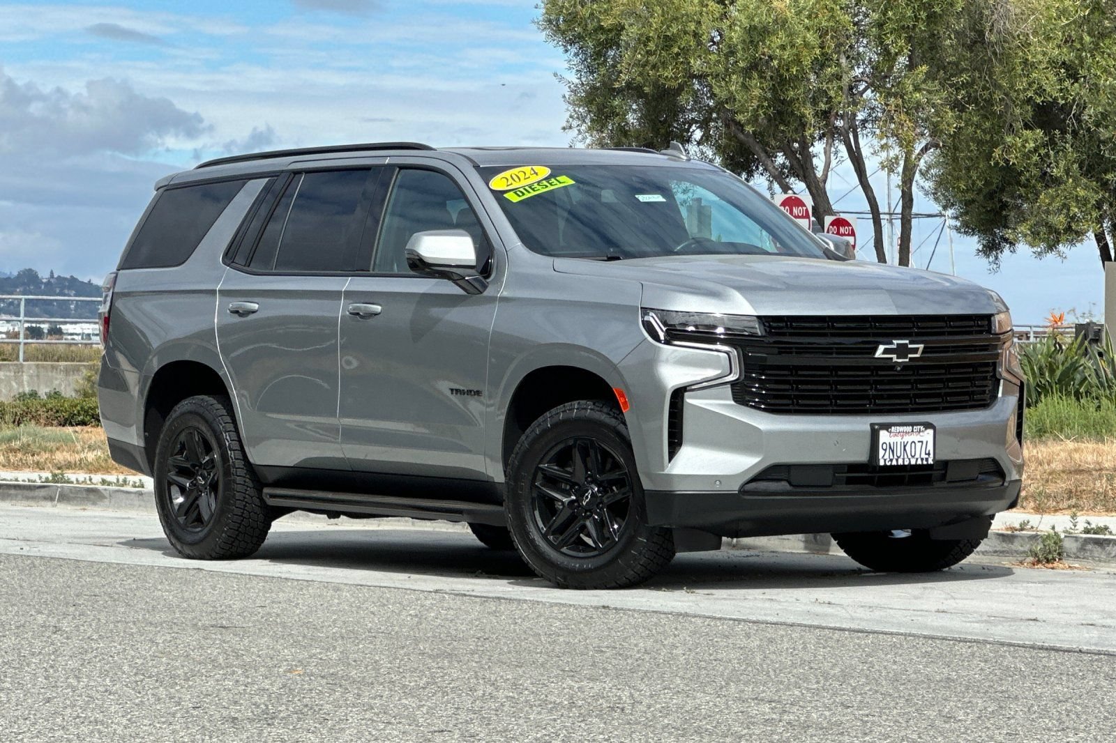 Used 2024 Chevrolet Tahoe RST w/ Luxury Package AWD/4WD image 2