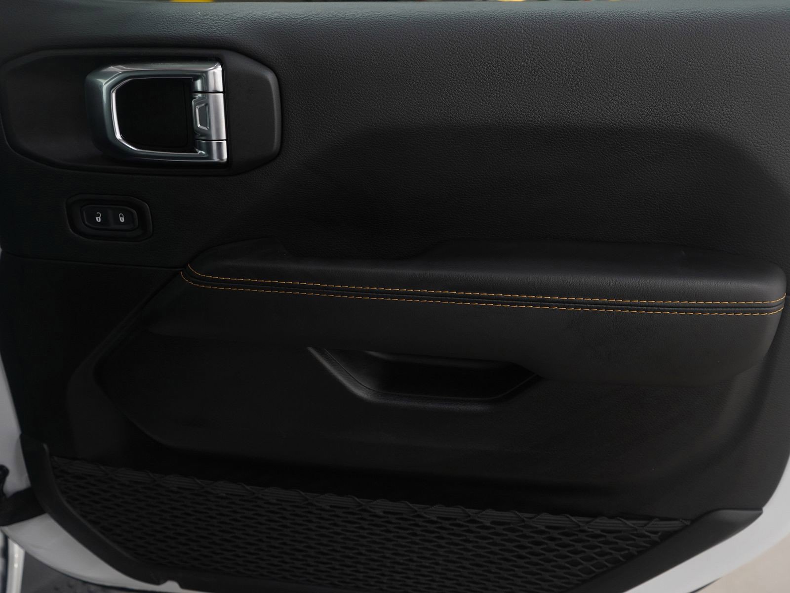 Used 2025 Jeep Wrangler Unlimited Sahara image 9