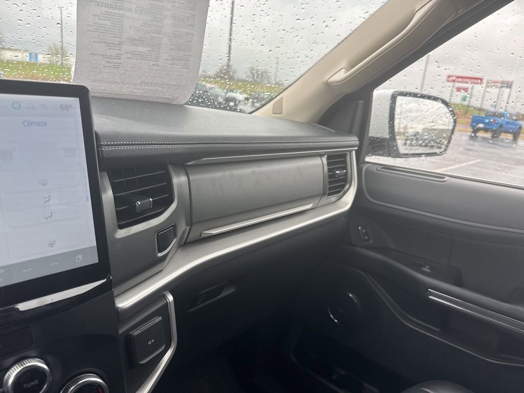 Used 2024 Ford Expedition XLT image 16