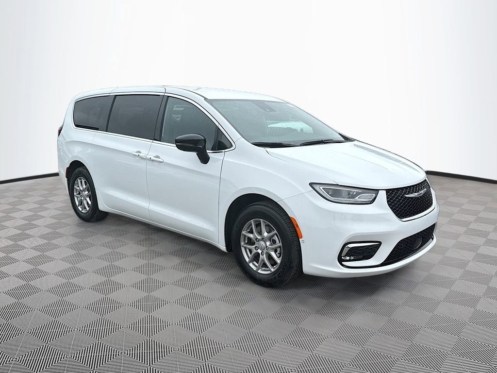 New 2026 Chrysler Pacifica Select FWD image 3