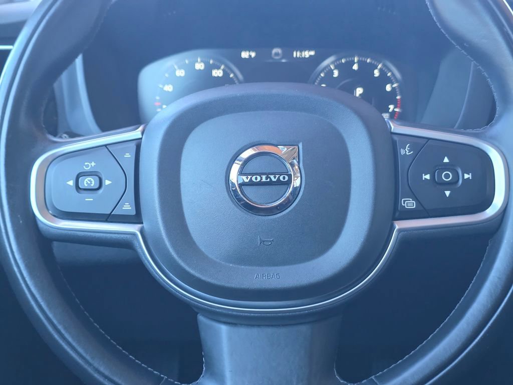 Used 2019 Volvo XC60 T5 Momentum w/ Multimedia Package AWD/4WD image 16
