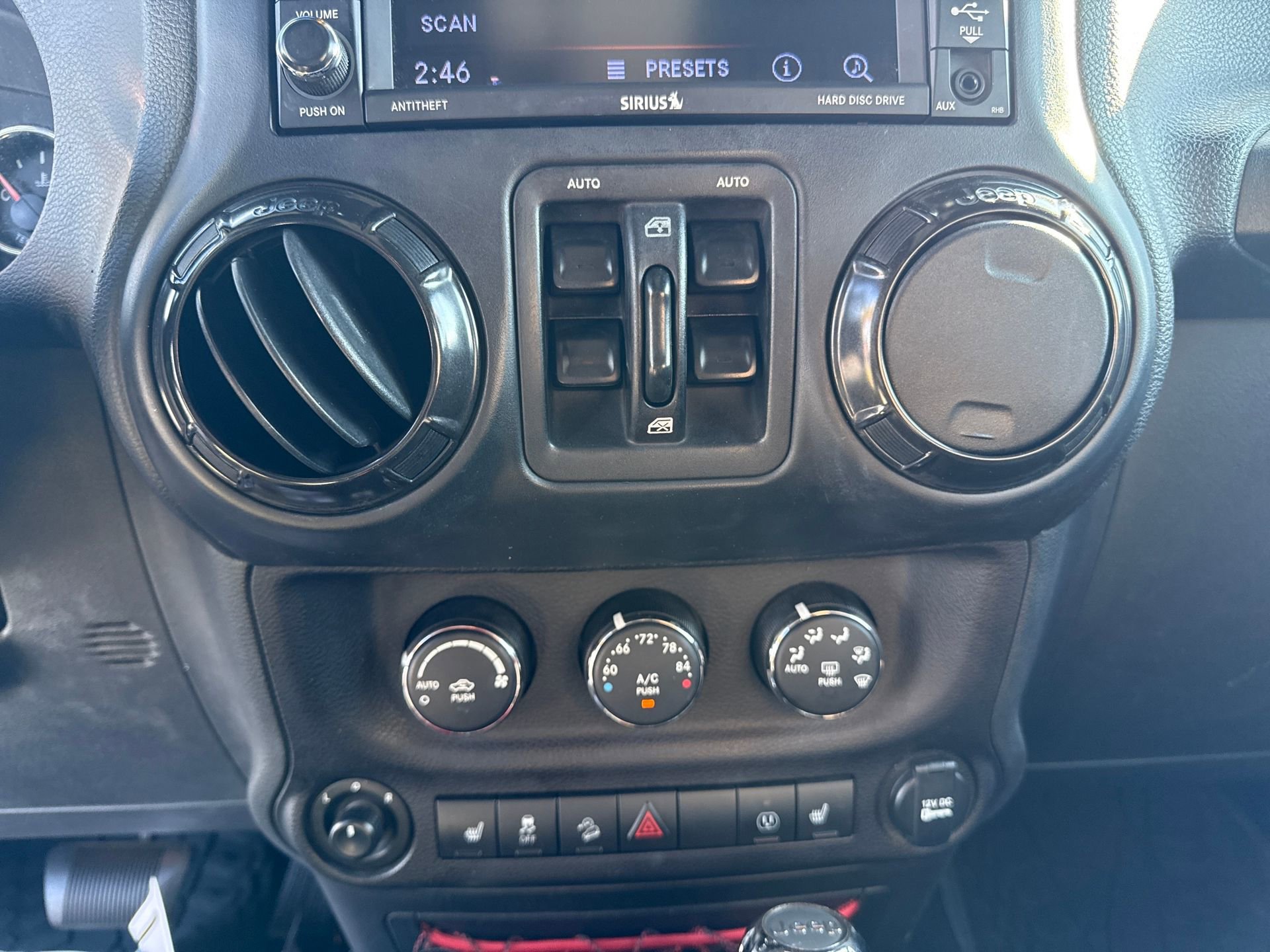 Used 2017 Jeep Wrangler Unlimited Rubicon image 13