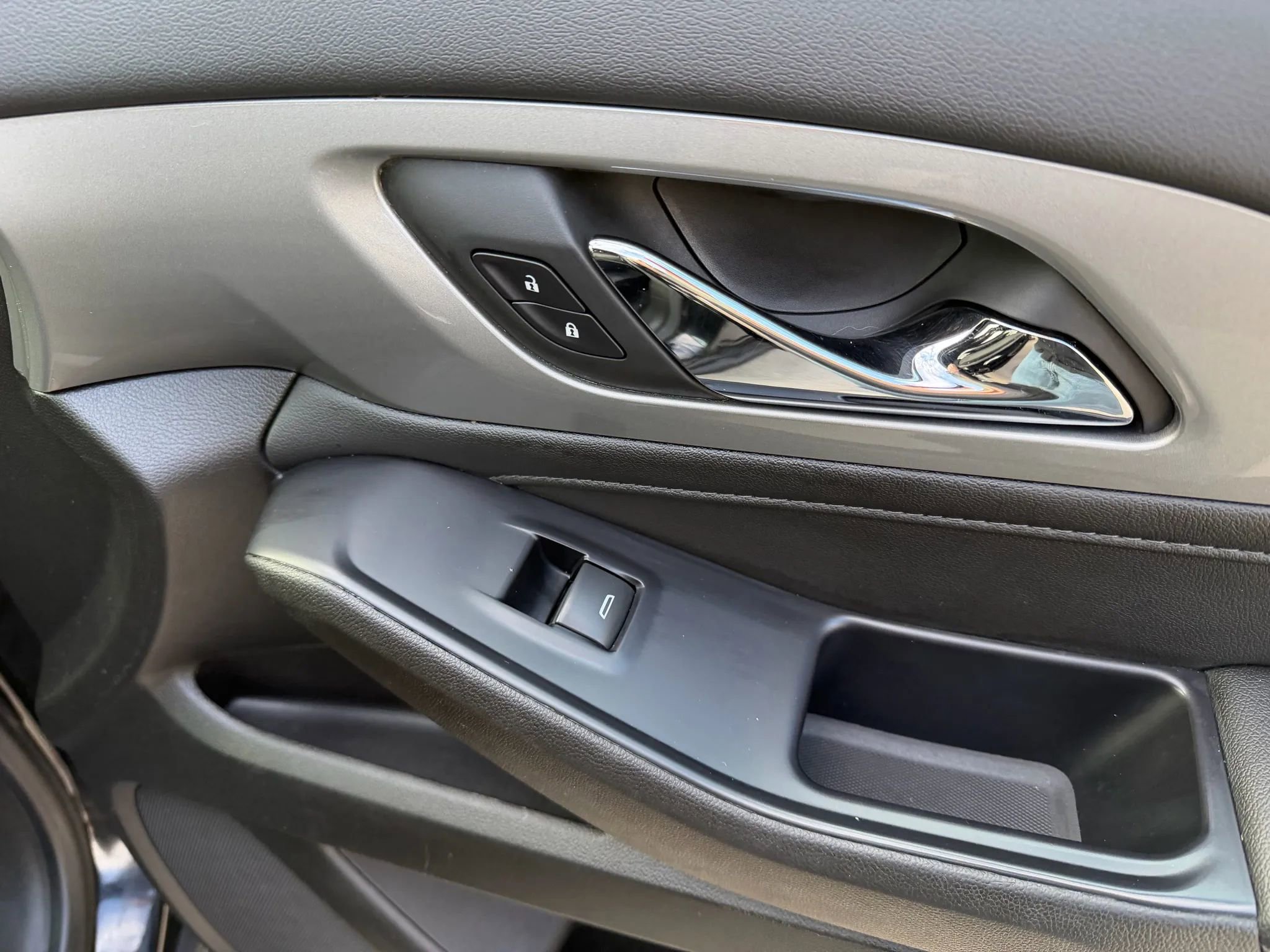 Used 2022 Chevrolet Traverse LT image 50