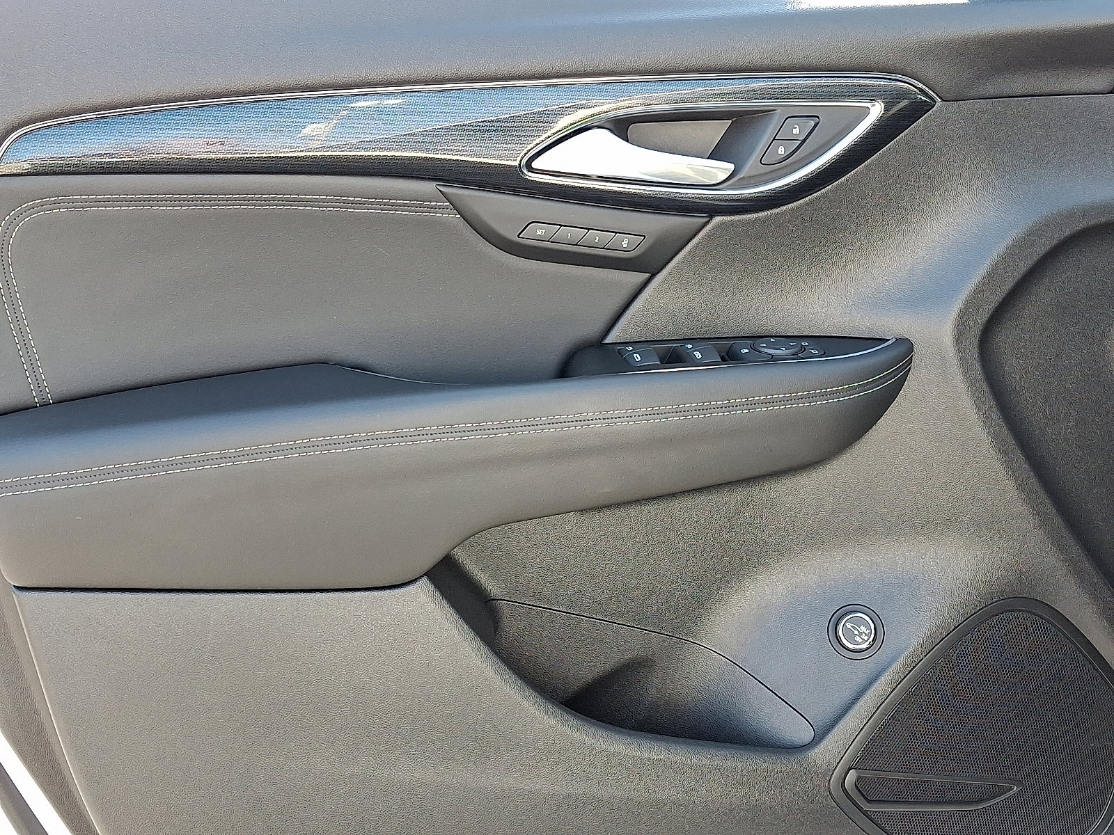 Used 2023 Buick Envision Essence w/ Sport Touring Package image 13