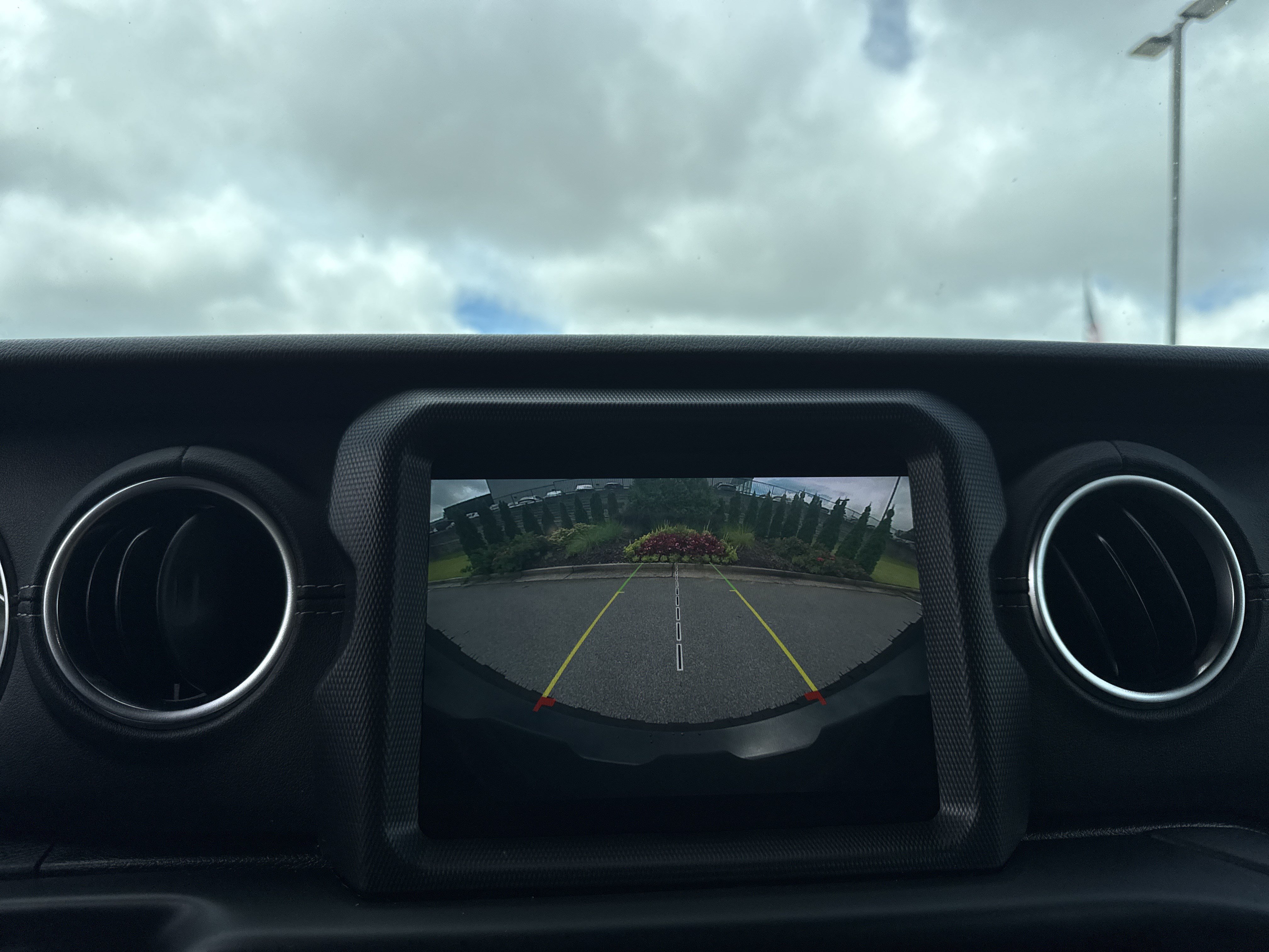Used 2020 Jeep Wrangler Unlimited Sahara AWD/4WD image 19