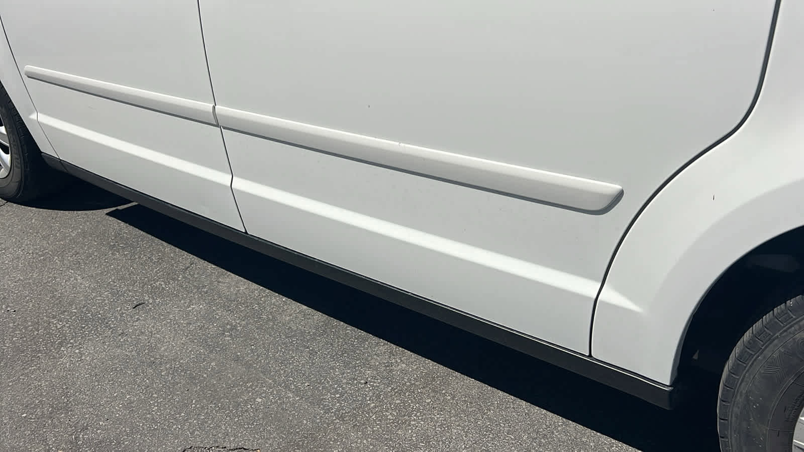 Used 2011 Volkswagen Routan S image 10