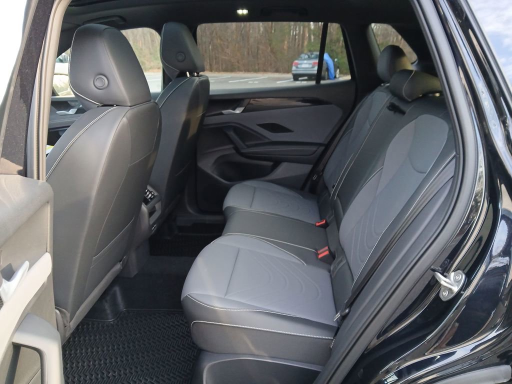 New 2026 Volkswagen Tiguan SE R-Line FWD image 24