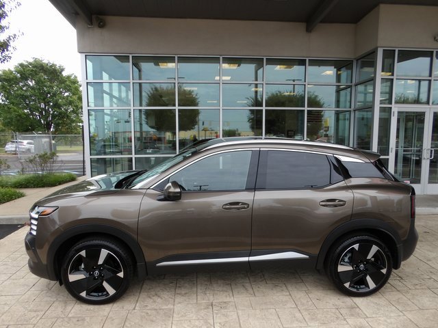 Certified 2025 Nissan Kicks SR image 4