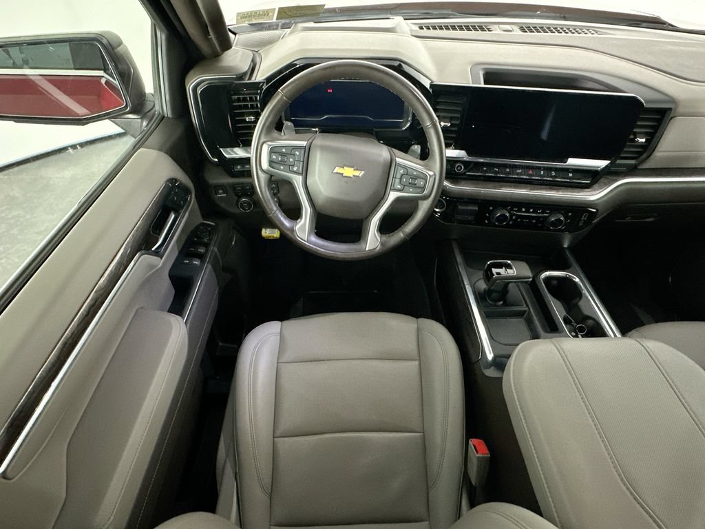 Used 2025 Chevrolet Silverado 1500 LTZ w/ Technology Package AWD/4WD image 9