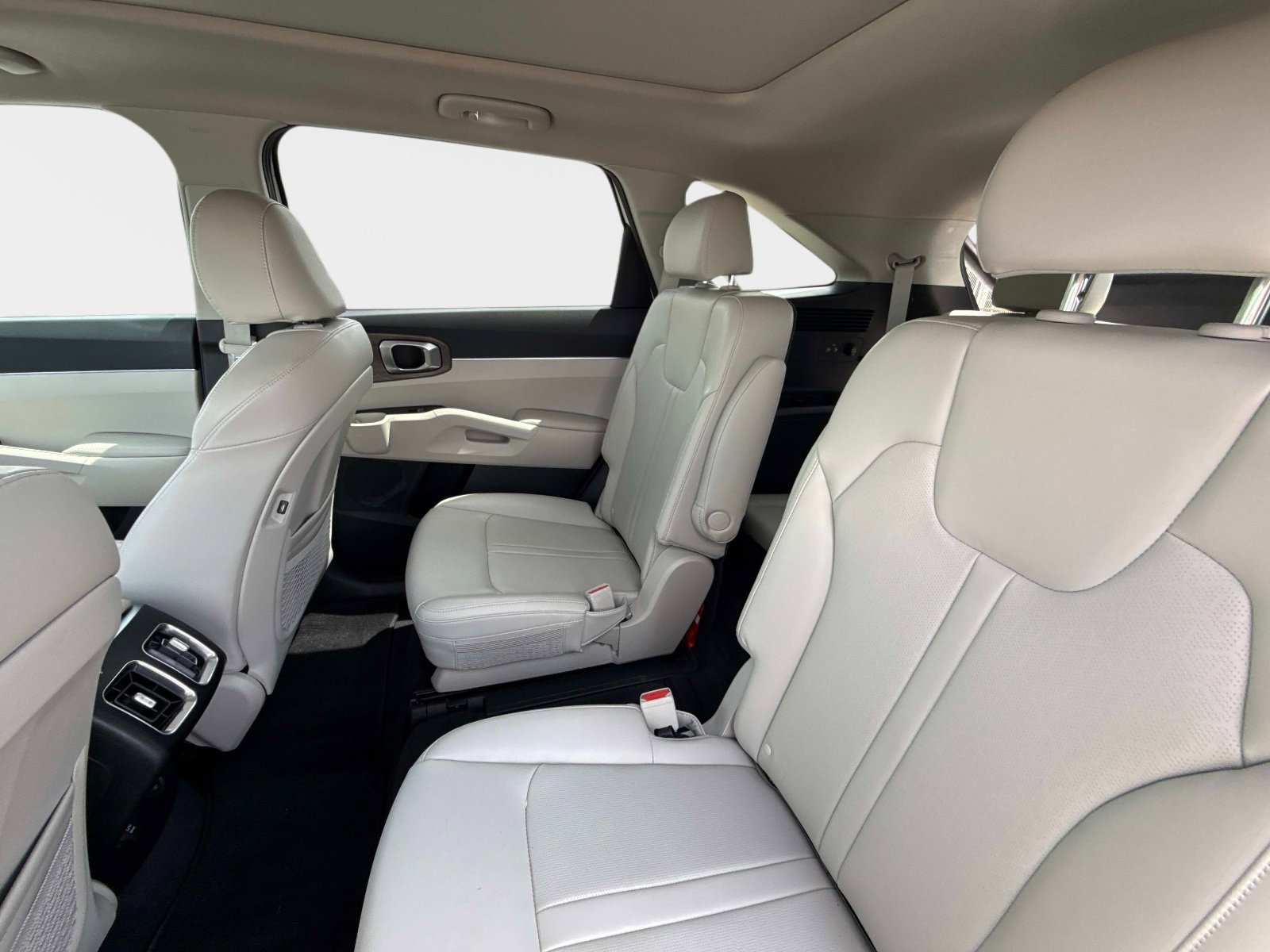 Used 2022 Kia Sorento EX w/ Panoramic Sunroof Package image 16