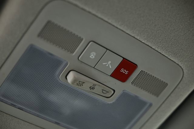 Used 2023 Hyundai Venue Limited image 40