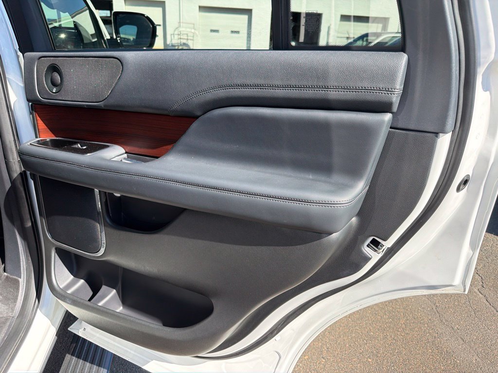 Certified 2023 Lincoln Navigator Reserve AWD/4WD image 18