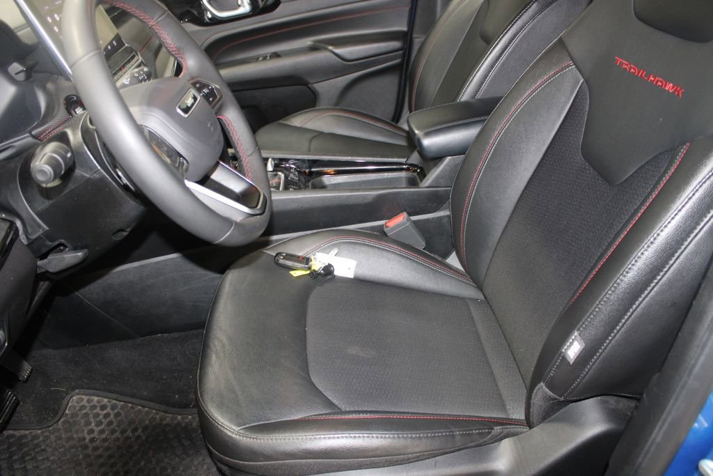 Used 2025 Jeep Compass Trailhawk image 36