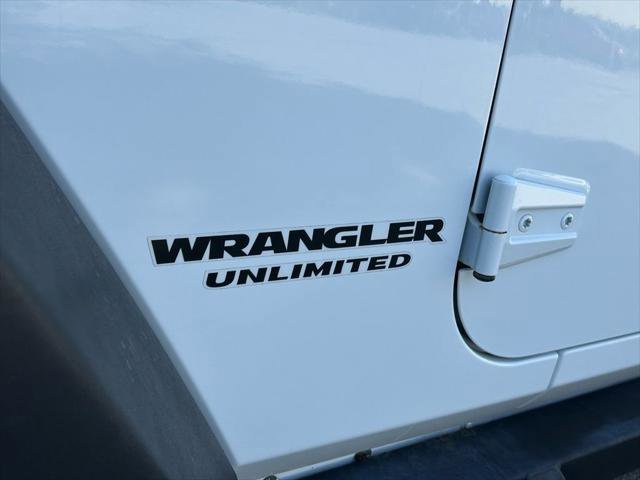 Certified 2017 Jeep Wrangler Unlimited Rubicon w/ Connectivity Group image 25