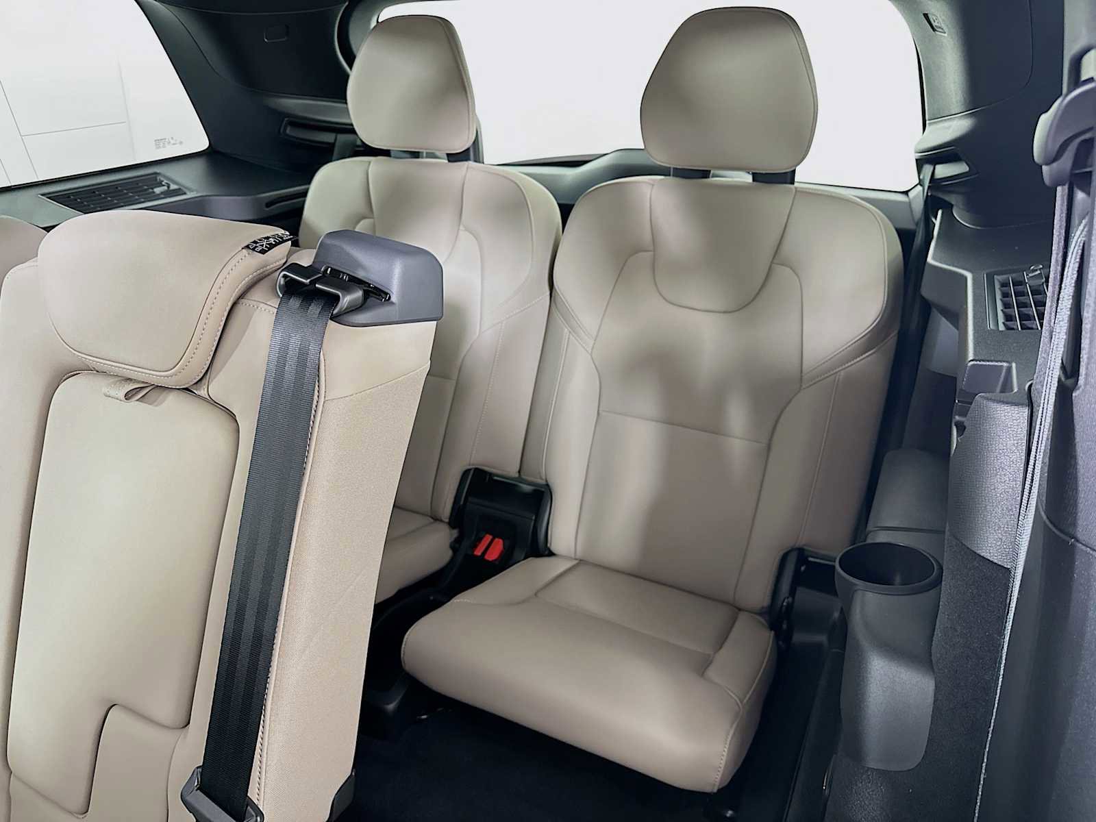 New 2026 Volvo XC90 B6 Plus w/ Protection Package Premier image 25
