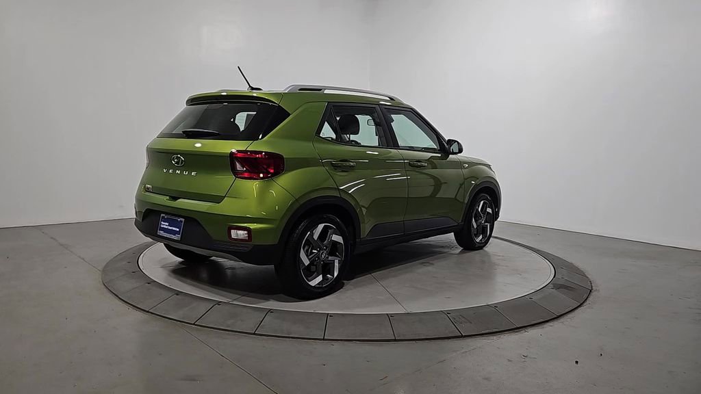 Certified 2023 Hyundai Venue SEL FWD image 4