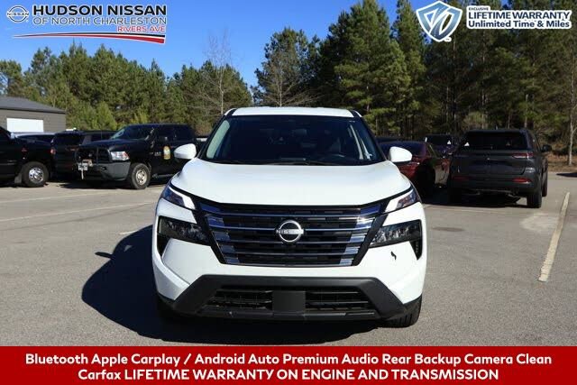 Used 2024 Nissan Rogue SV image 1