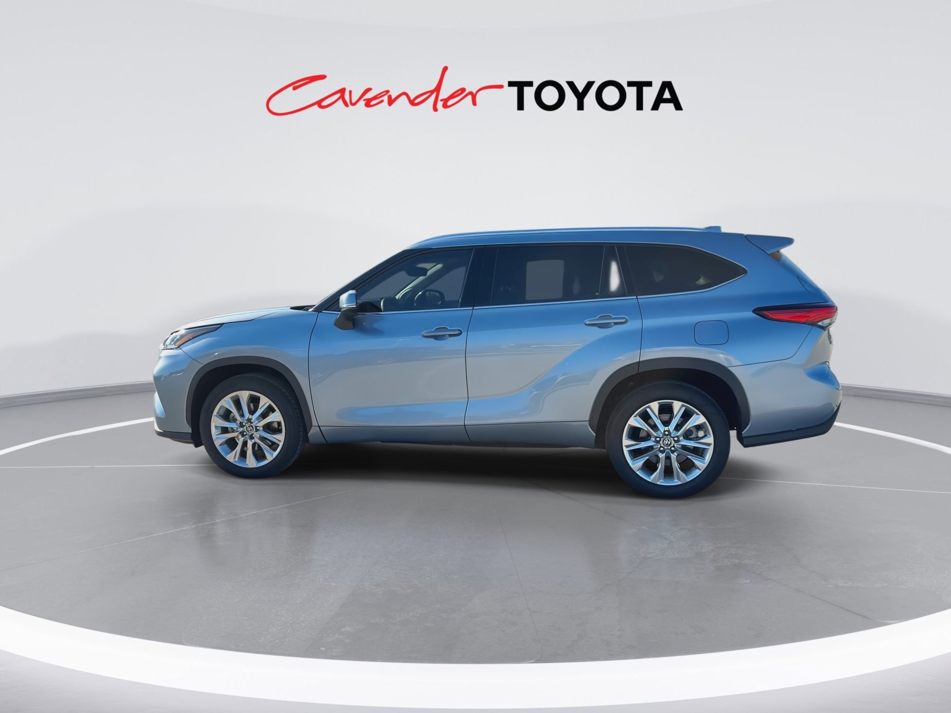 Used 2023 Toyota Highlander Limited FWD image 5