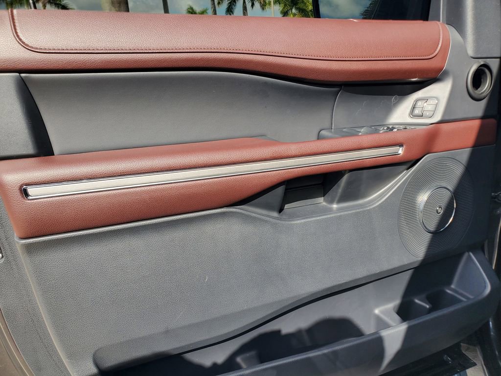 Used 2023 Ford Expedition Limited image 21