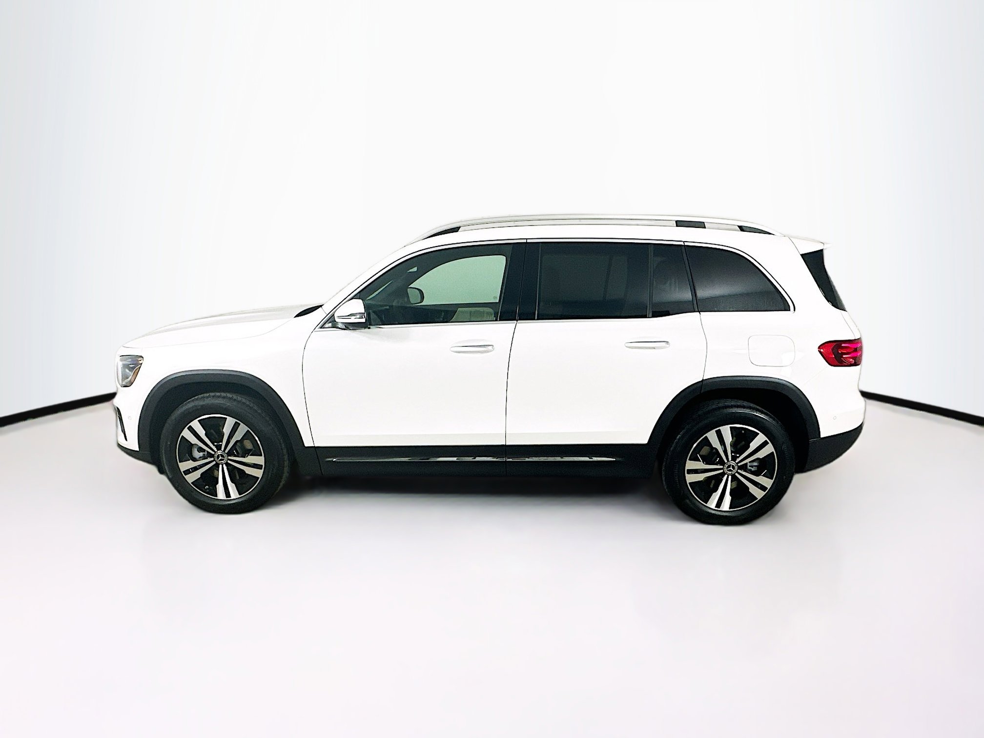 Certified 2025 Mercedes-Benz GLB 250 4MATIC image 4