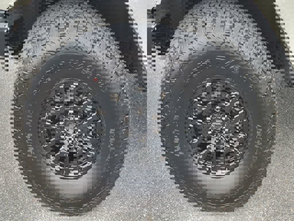 Used 2025 Ford Bronco Raptor w/ Interior Carbon Fiber Pack image 10