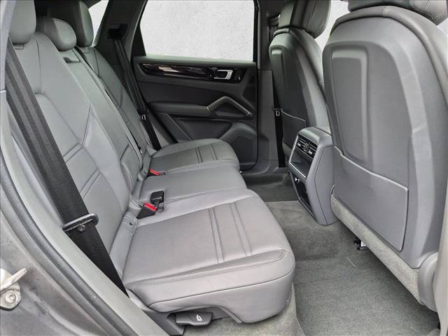 Used 2023 Porsche Cayenne AWD/4WD image 21