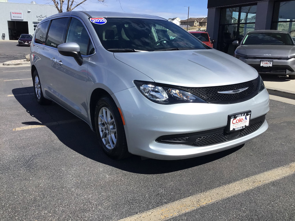 Used 2023 Chrysler Voyager LX image 1