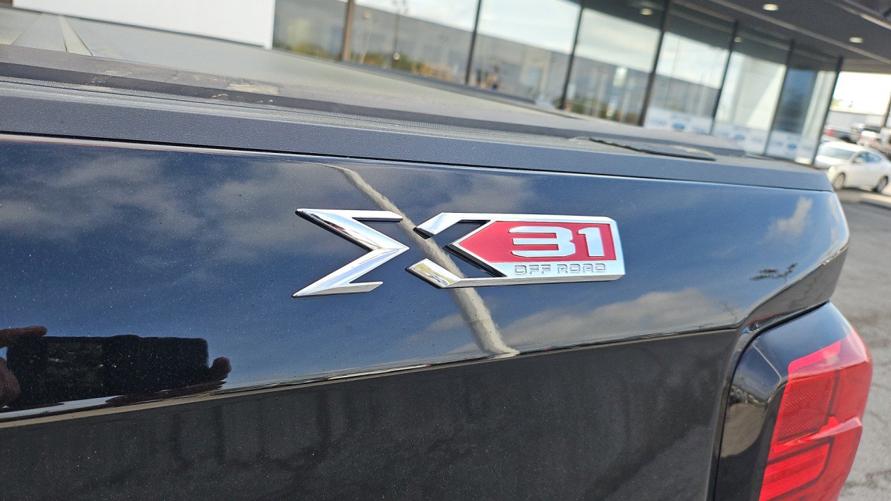 Used 2024 GMC Sierra 1500 SLT w/ SLT Premium Plus Package AWD/4WD image 11