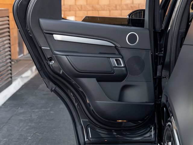 New 2026 Land Rover Discovery Limited Edition AWD/4WD image 27