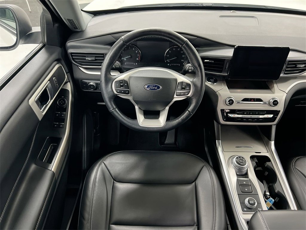 Used 2022 Ford Explorer XLT w/ Equipment Group 202A image 11