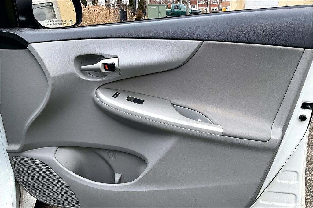 Used 2013 Toyota Corolla LE w/ Premium Pkg image 24