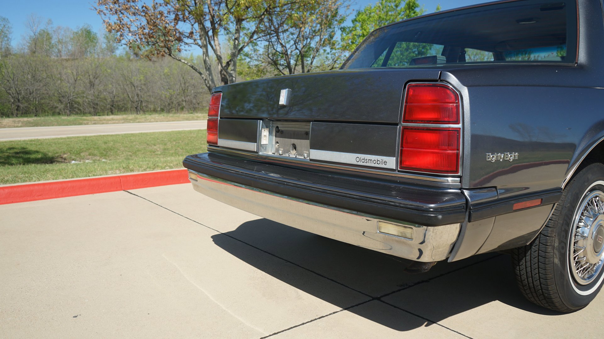 Used 1989 Oldsmobile 88 Royale image 30
