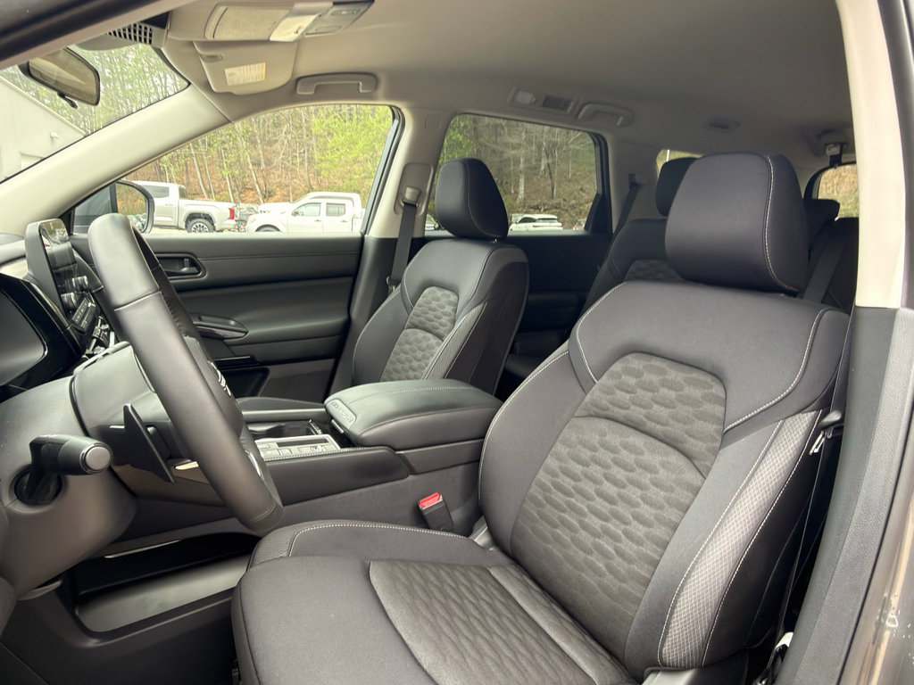 Certified 2025 Nissan Pathfinder SV w/ Cargo Package image 10