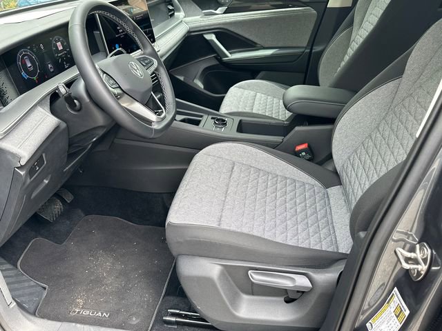 Certified 2025 Volkswagen Tiguan S image 9